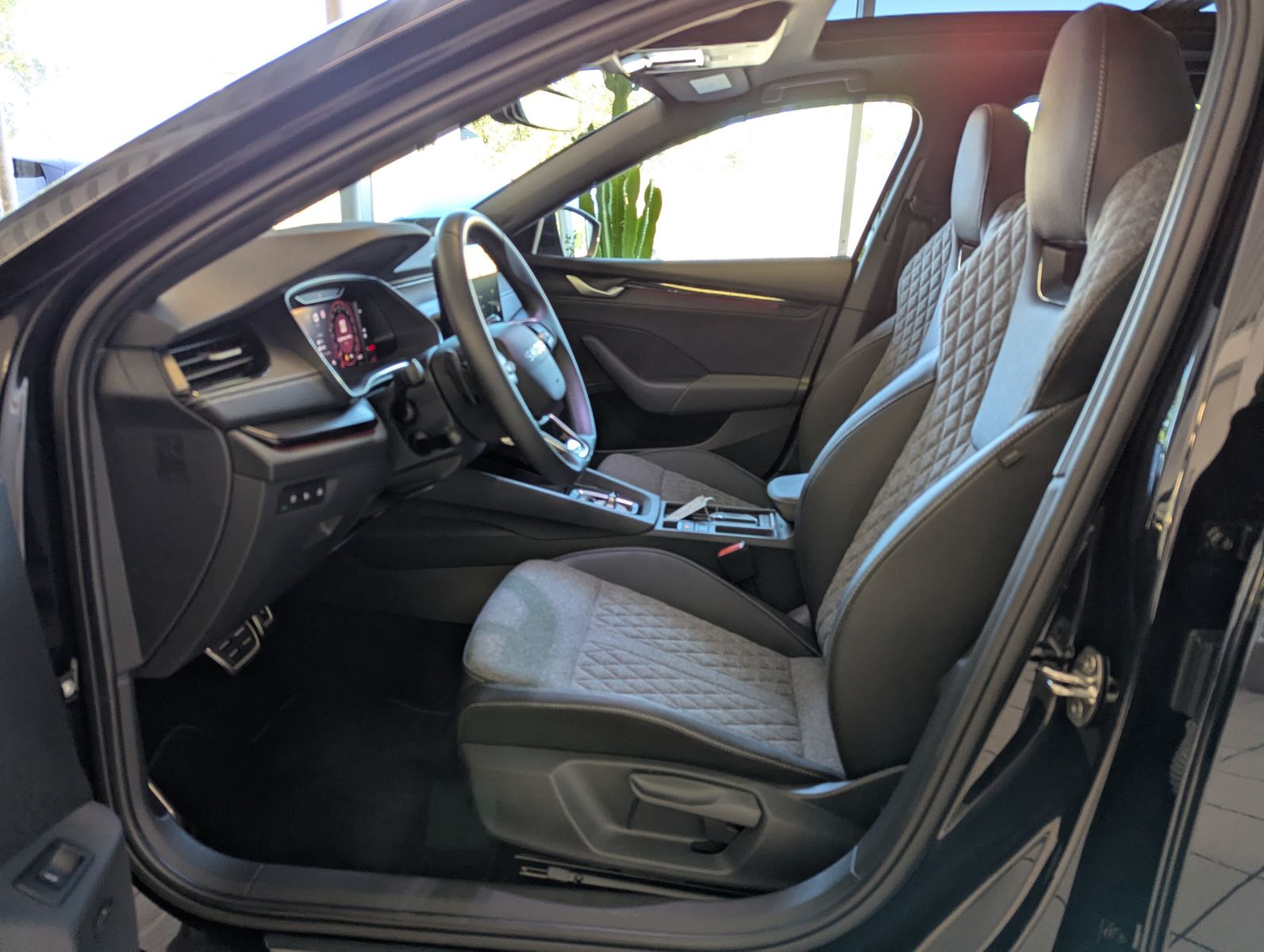 Fahrzeugabbildung SKODA Octavia 2.0 TDI Sportline Canton Matrix Pano 5J