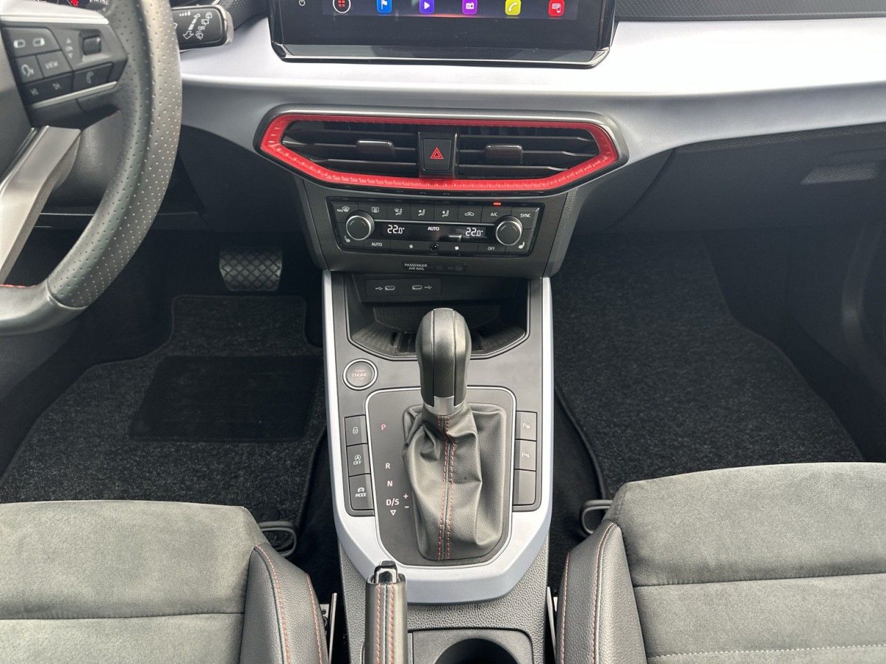 Fahrzeugabbildung SEAT Arona FR 1.5 TSI 150 PS DSG - mit KI generiert/bearbeitet