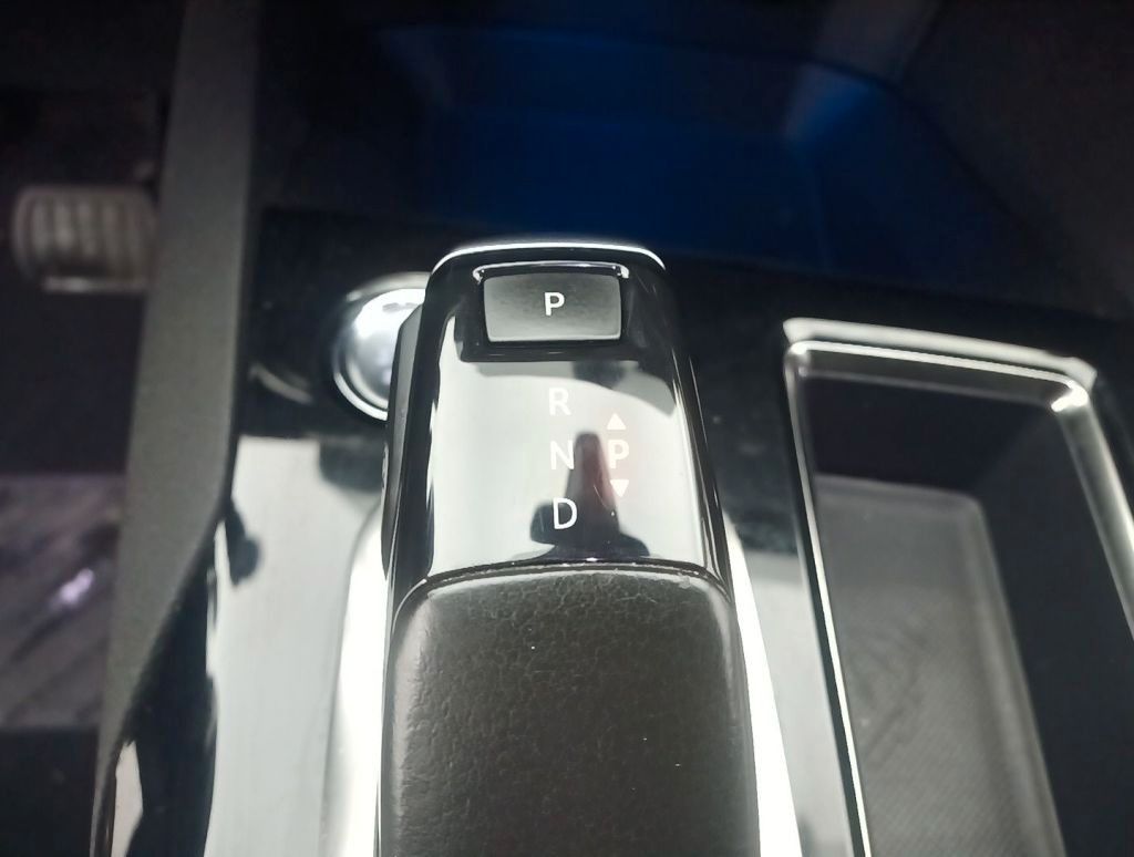 Fahrzeugabbildung Peugeot 5008 Allure Pack 1.5D LED/NAVI/AHK/PDC/R´CAM