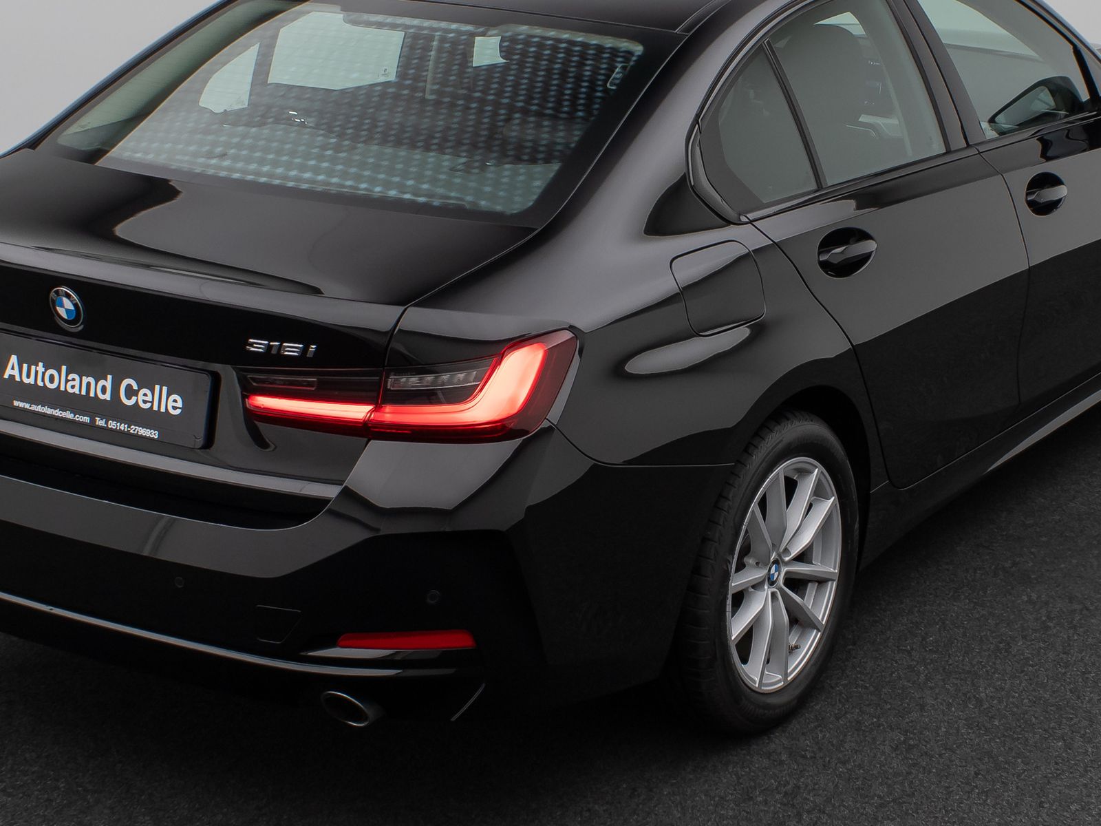 Fahrzeugabbildung BMW 318i HUD DAB CockPitPro PDC Geschwindigkeitsreg