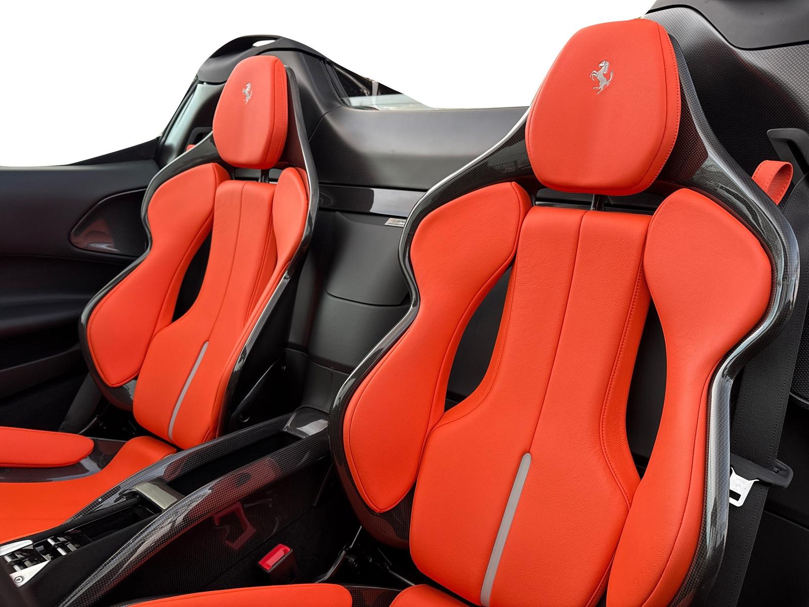 Ferrari SF90 Spider *Embleme*Navi*PDC*Klima*Leder*