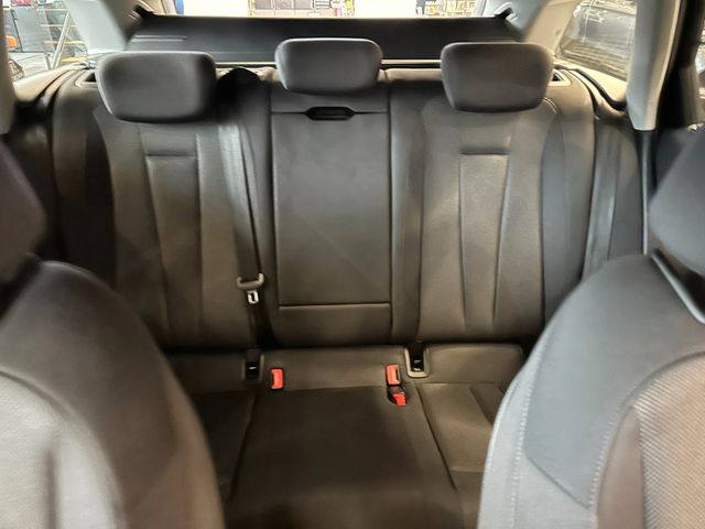 Audi A4 *360°AHK*ACC*NAV*3-ZONEN*CARPLAY*TOTWINKEL*