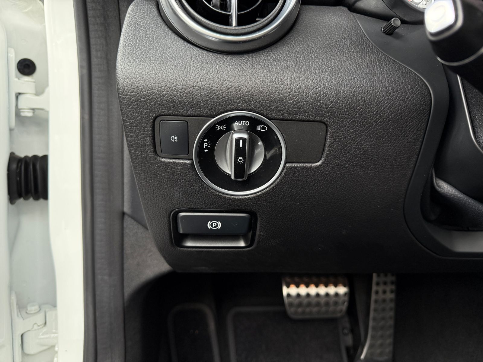 Fahrzeugabbildung Mercedes-Benz SLC 200 NAVI AIRSCARF ALU