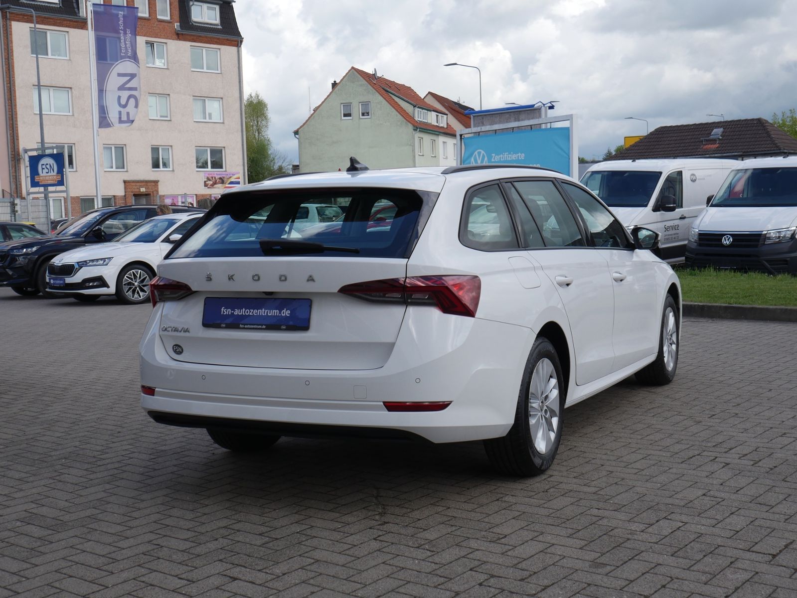 Skoda Octavia Combi 2.0 TDI Ambition DSG NAVI TEMPOMAT foto 3