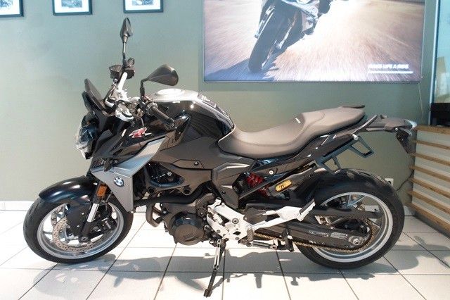 Fahrzeugabbildung BMW F900 R mit Vollausstattung !