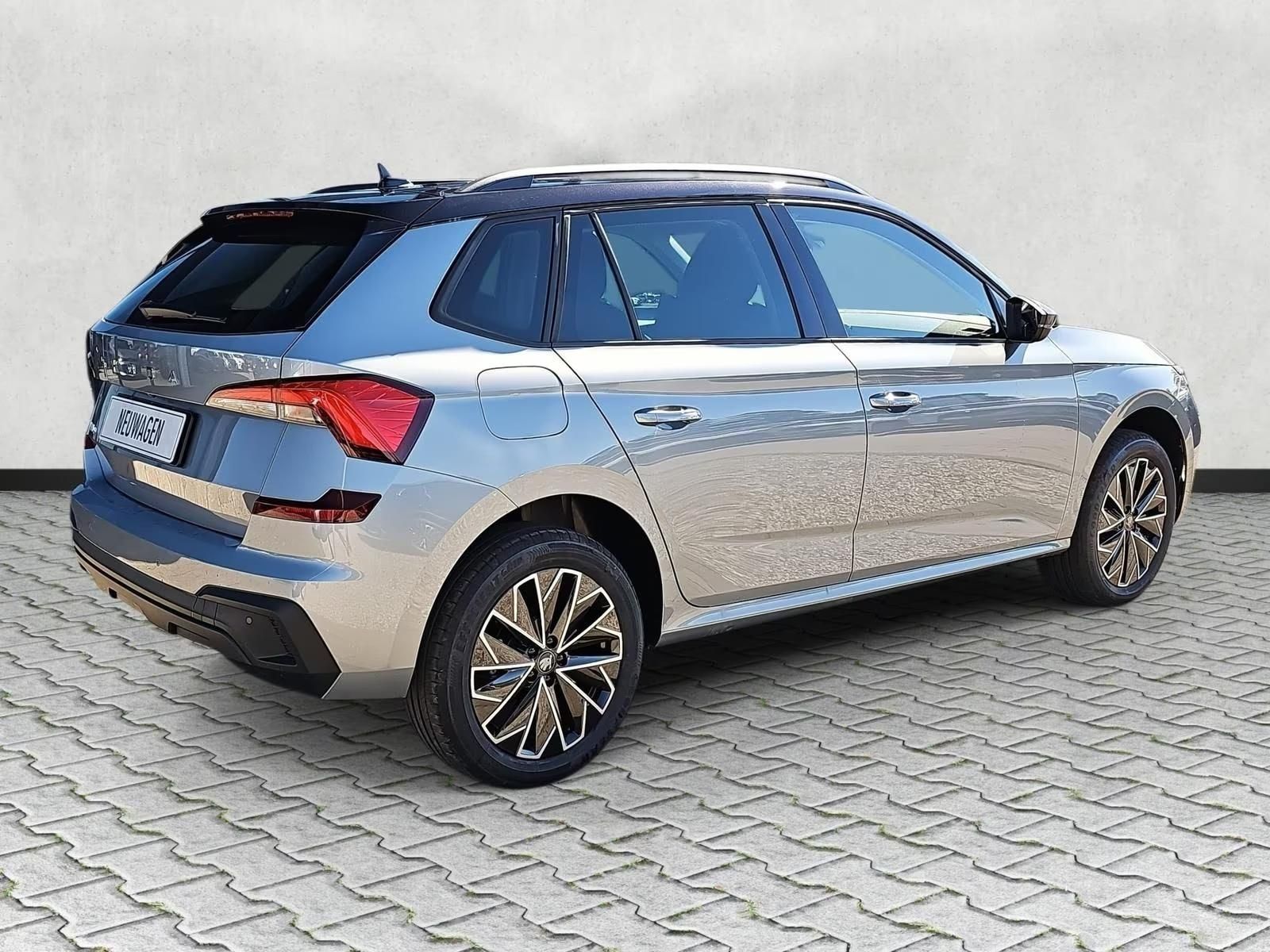 Fahrzeugabbildung SKODA Kamiq 1.0 TSI DSG Selection Black+APP+SHZ+KAMERA