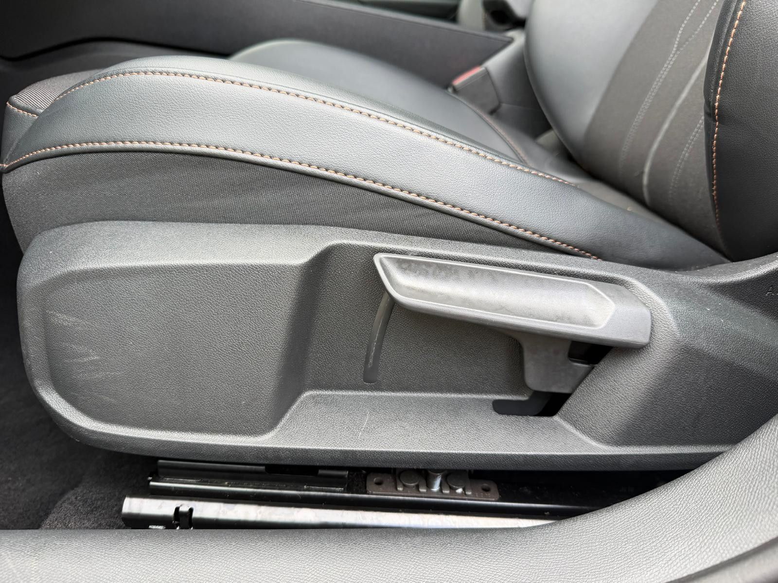 Fahrzeugabbildung CUPRA Leon 2.0 TSI VZ >VIRTU+LED+NAVI+PDC+DAB+19"+