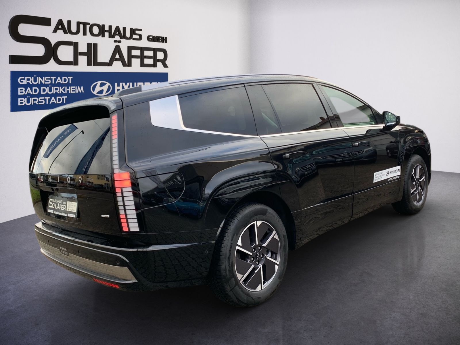 Fahrzeugabbildung Hyundai IONIQ 9 Uniq Elektro 110 kWh 4WD 7-Sitzer