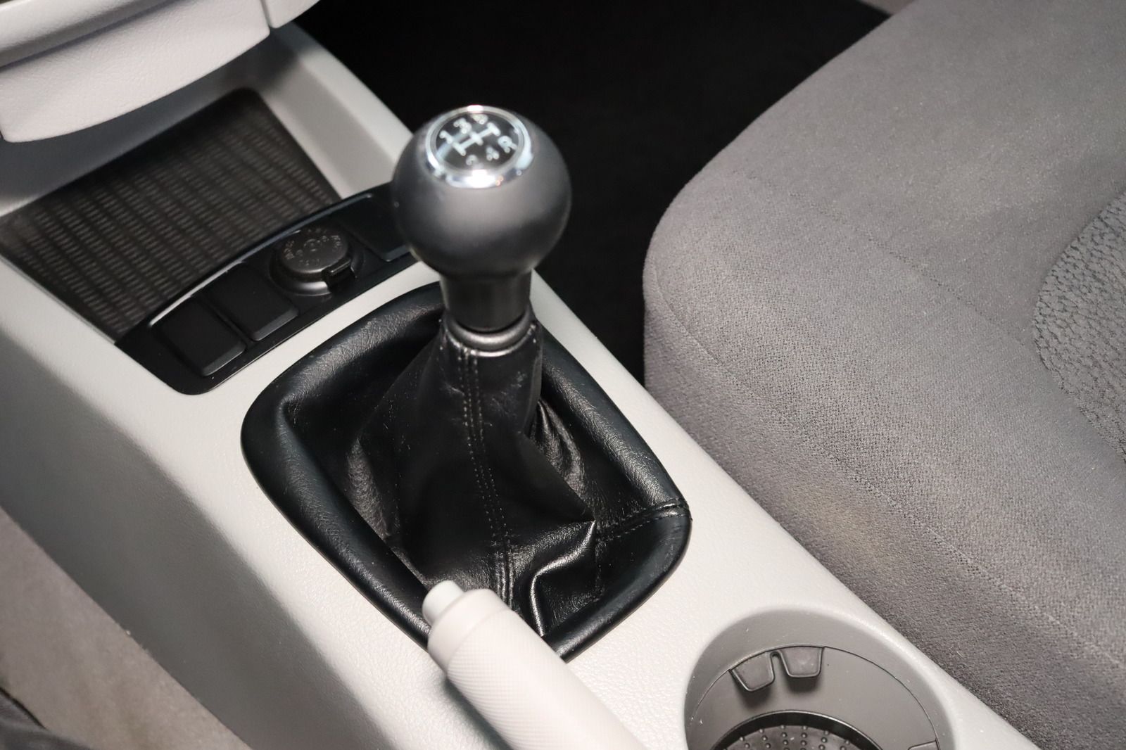 Fahrzeugabbildung Kia Cerato 1.6 LX HU/AU 08.2027 * Klima