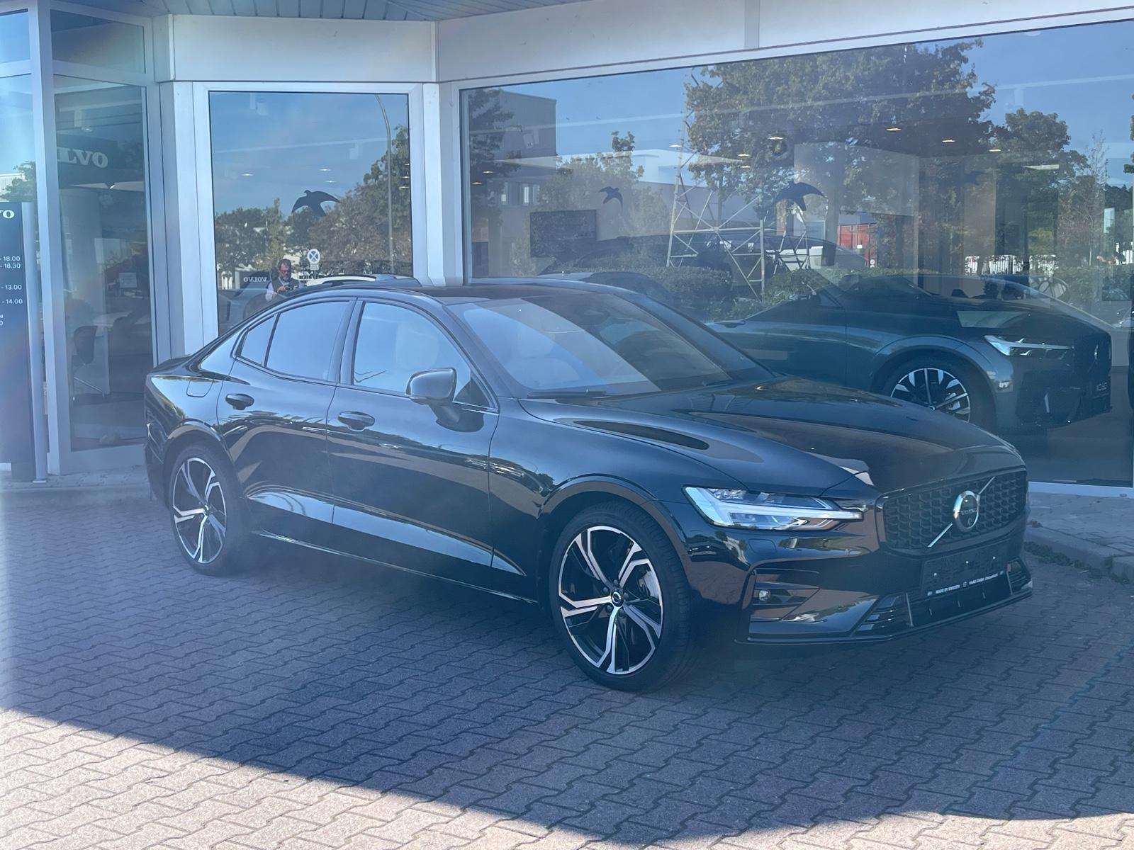 Volvo S60 B5 AWD Ultimate Dark Auto