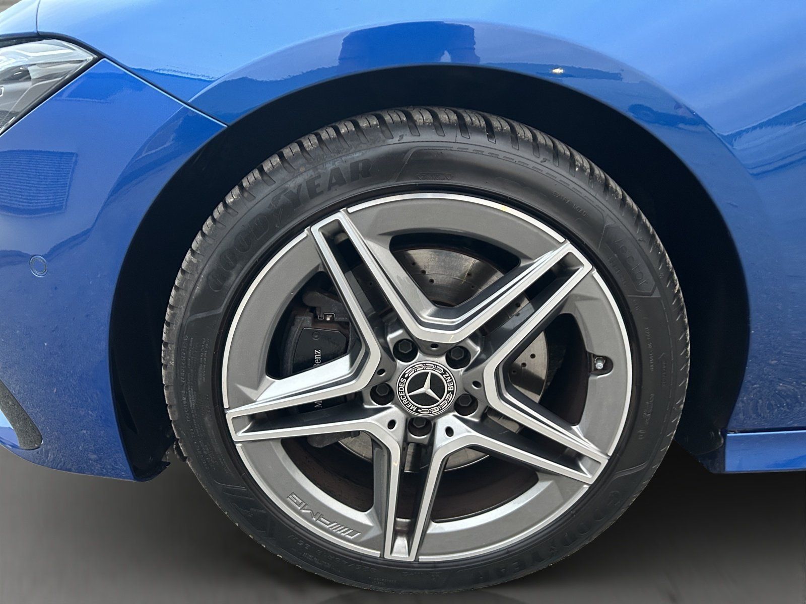 Fahrzeugabbildung Mercedes-Benz CLA200 AMG Prem MLED Burme DAB KeyGo Pano Kamera