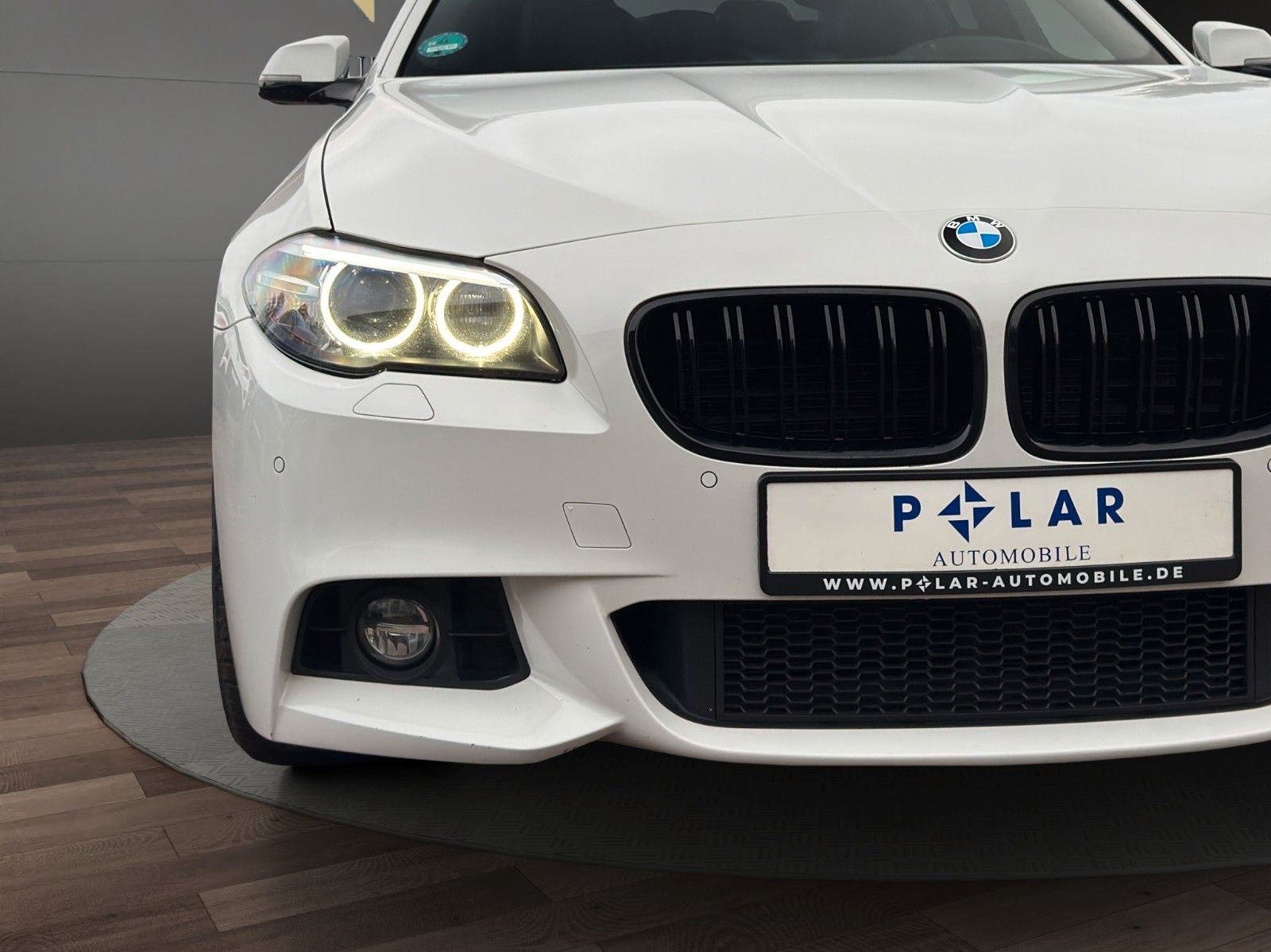 Fahrzeugabbildung BMW 520d Touring AHK/M-Paket/Head-Up/Bhz.Lenkrad/PDC