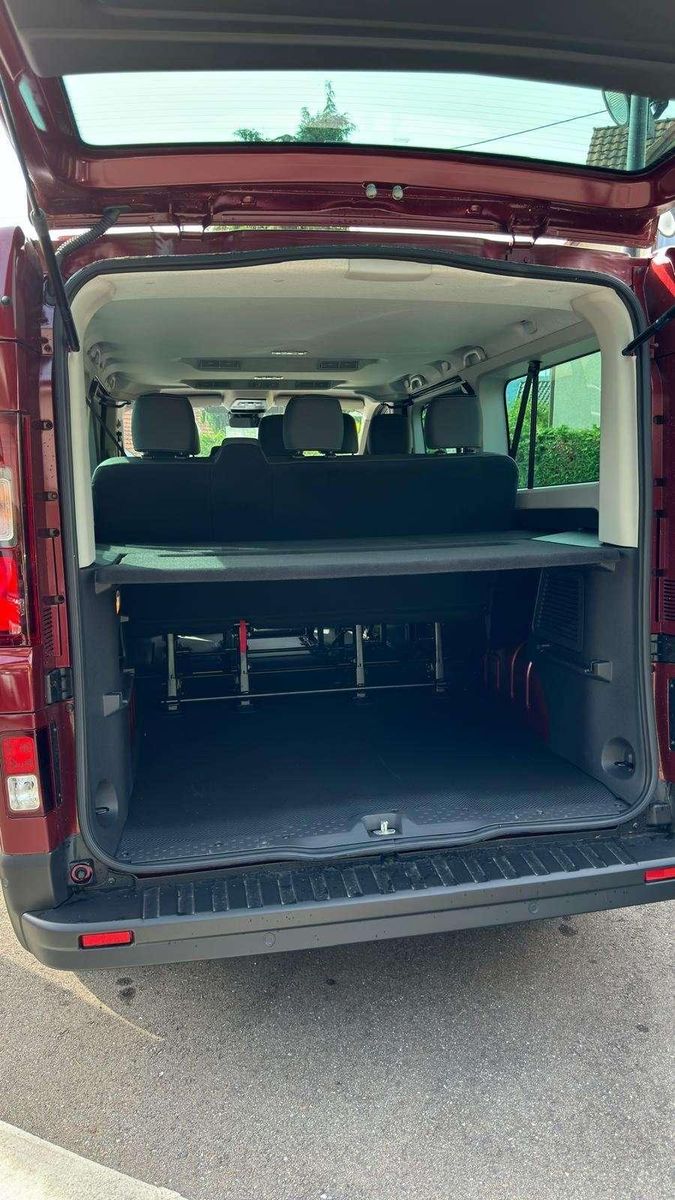 Fahrzeugabbildung Renault Trafic Grand Life Blue dCi 170 EDC