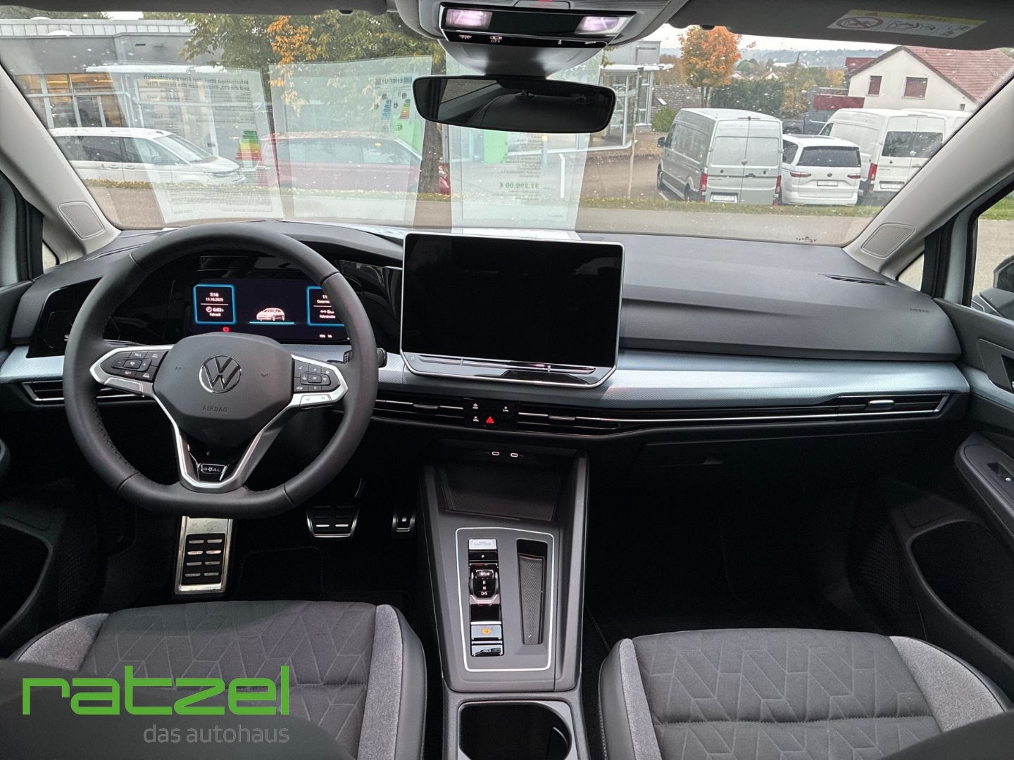 Fahrzeugabbildung Volkswagen Golf GOAL 1.5 eTSI DSG Allwetter+SHZ+PDC+LED