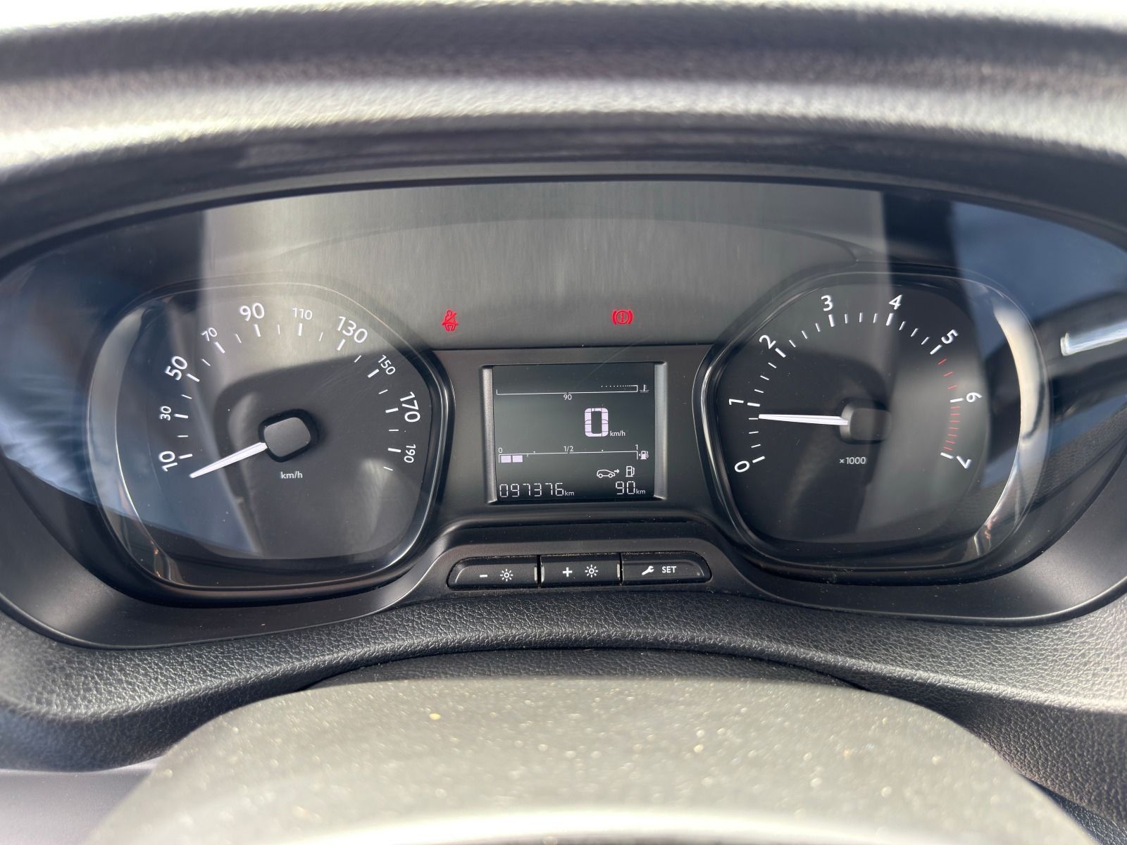 Fahrzeugabbildung Opel Vivaro L3 9Sitzer 144PS 6-Gang*AHK*RFK*Klima*Eur