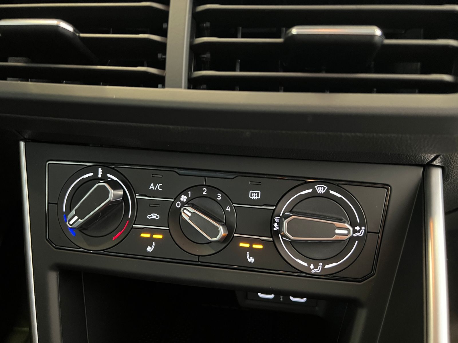 Fahrzeugabbildung Volkswagen Polo Life 1.0 TSI *LED, App Connect, PDC, Kamera