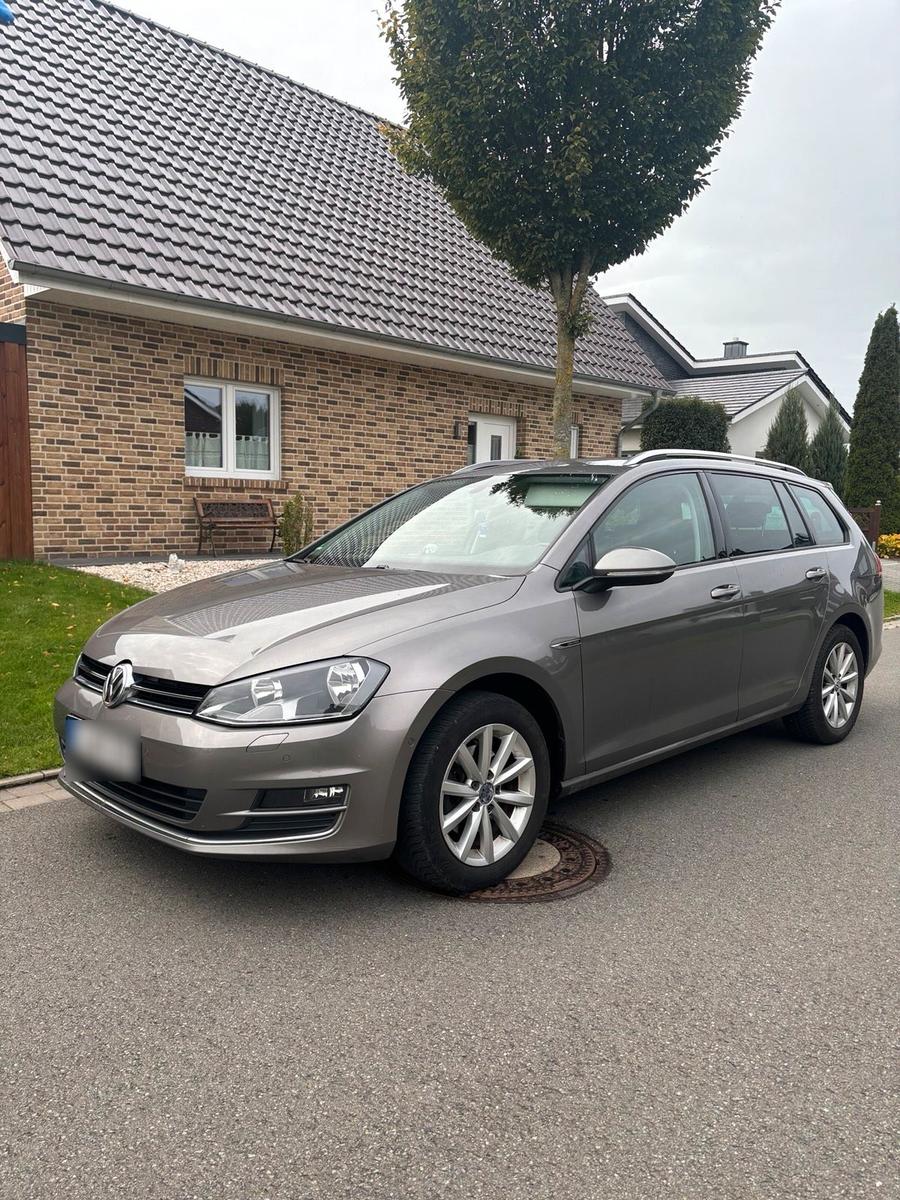Volkswagen Golf 2015 — rear view