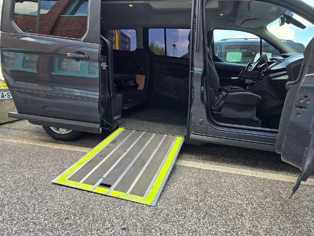 Fahrzeugabbildung Ford Grand Tourneo Connect Paravan Selbstfahrer Rolli