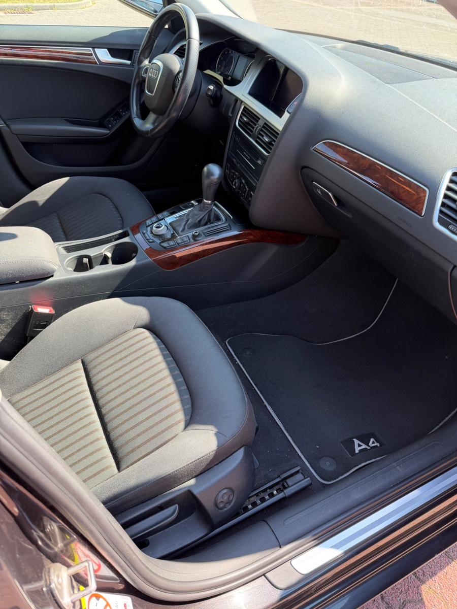 Audi A4 2009 — photo 11