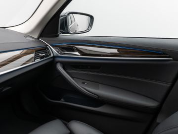 Fahrzeugabbildung BMW 530e xD Tour Luxury Line ACC HUD Pano Laser 360°