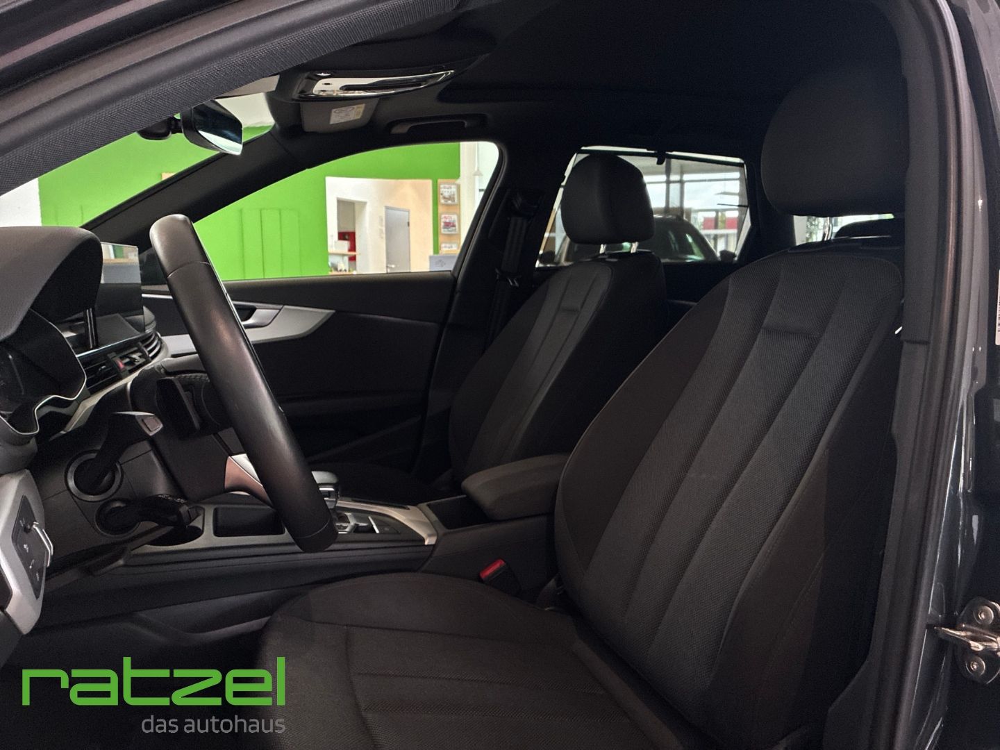 Fahrzeugabbildung Audi A4 Avant 40 2.0 TDI DSG Navi+ El. Panodach+ACC