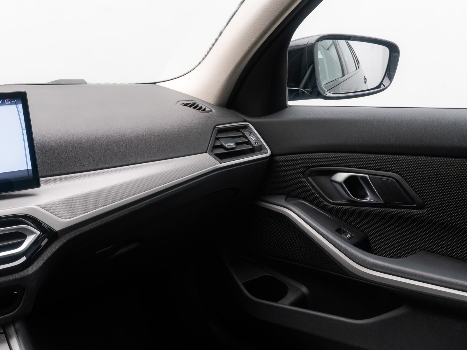 BMW 3 Series i GeschwindigReg DAB Cockpit+ PDC Widscreen, миниатюра 29