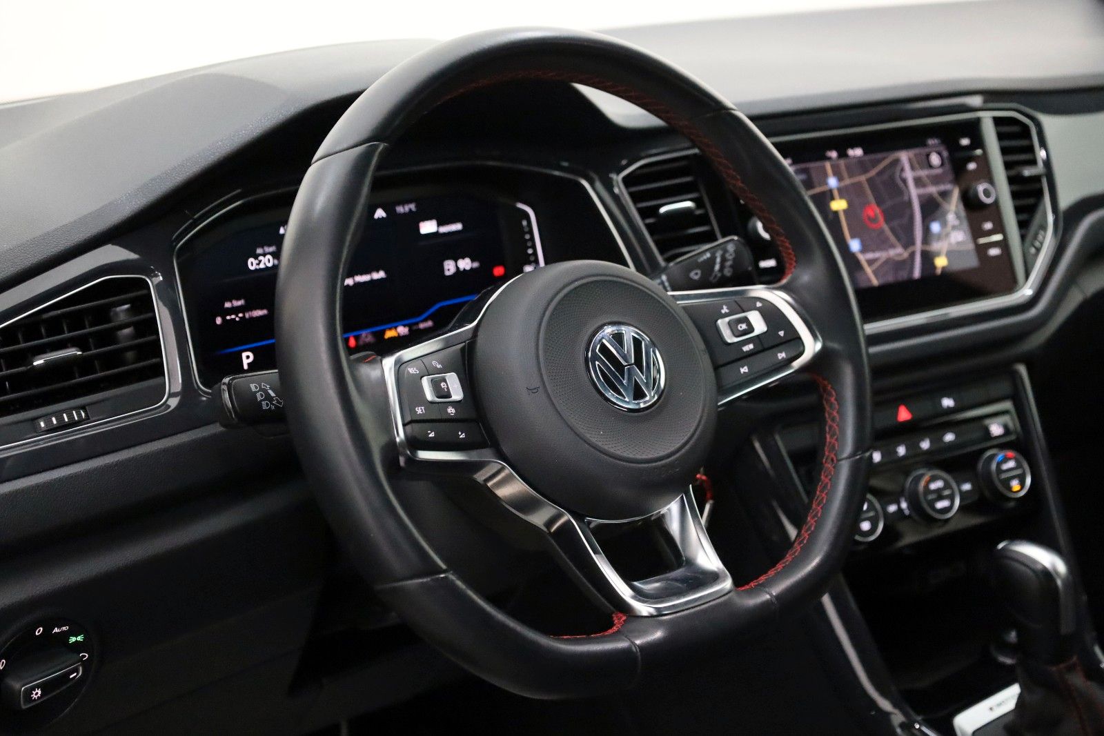 Fahrzeugabbildung Volkswagen T-Roc Sport 4M Navi,ACC,Kamera,Carplay,AHK,SR+WR