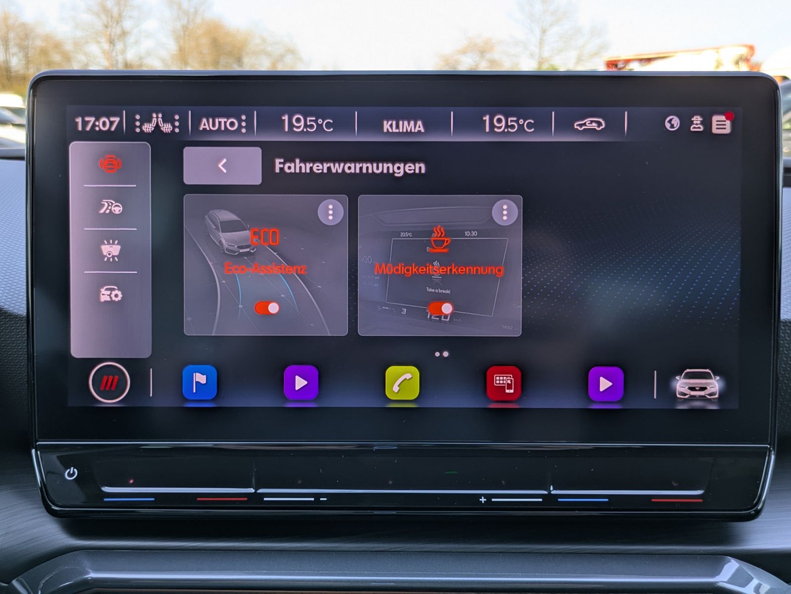 Fahrzeugabbildung CUPRA Leon 1.5 eTSI DSG MATRIX-LED*AHK*ACC*KAMERA*18"