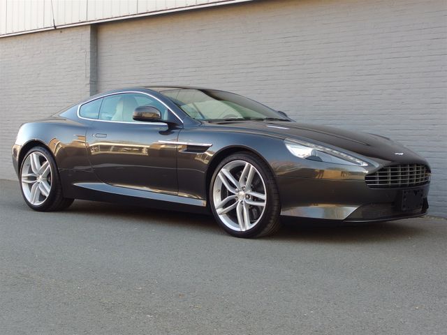 Aston Martin 6.0 V12 (im sehr schöne Quantum Silber)