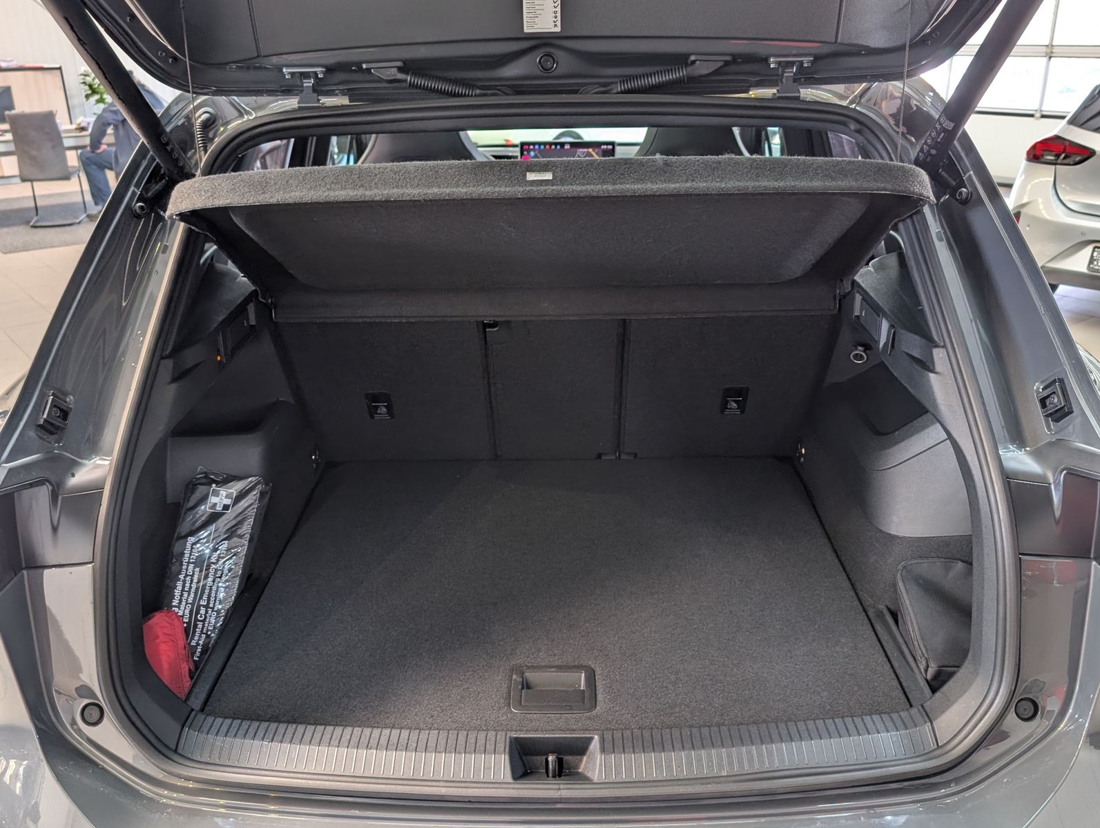 Fahrzeugabbildung Volkswagen Tiguan 2.0TDI R-Line 4M Pano H/K AHK Matrix 20"