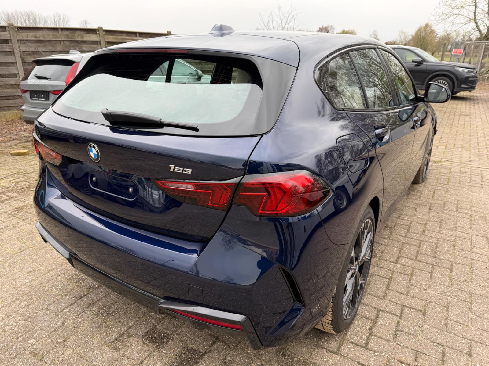 BMW 123i 1 Limousine 123i  xDrive