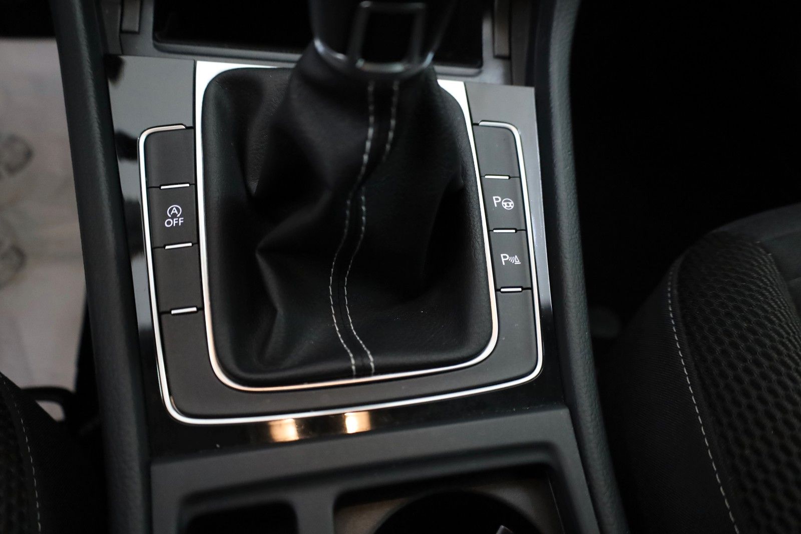 Fahrzeugabbildung Volkswagen Golf VII Lim. Cup SH,PDC vo.+hi.,Allwetterreifen