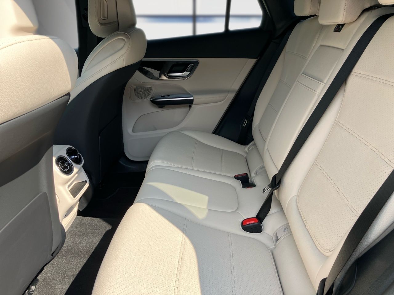 Fahrzeugabbildung Mercedes-Benz GLC 200 4MATIC Avantgarde AHK LED Kamera Keyless