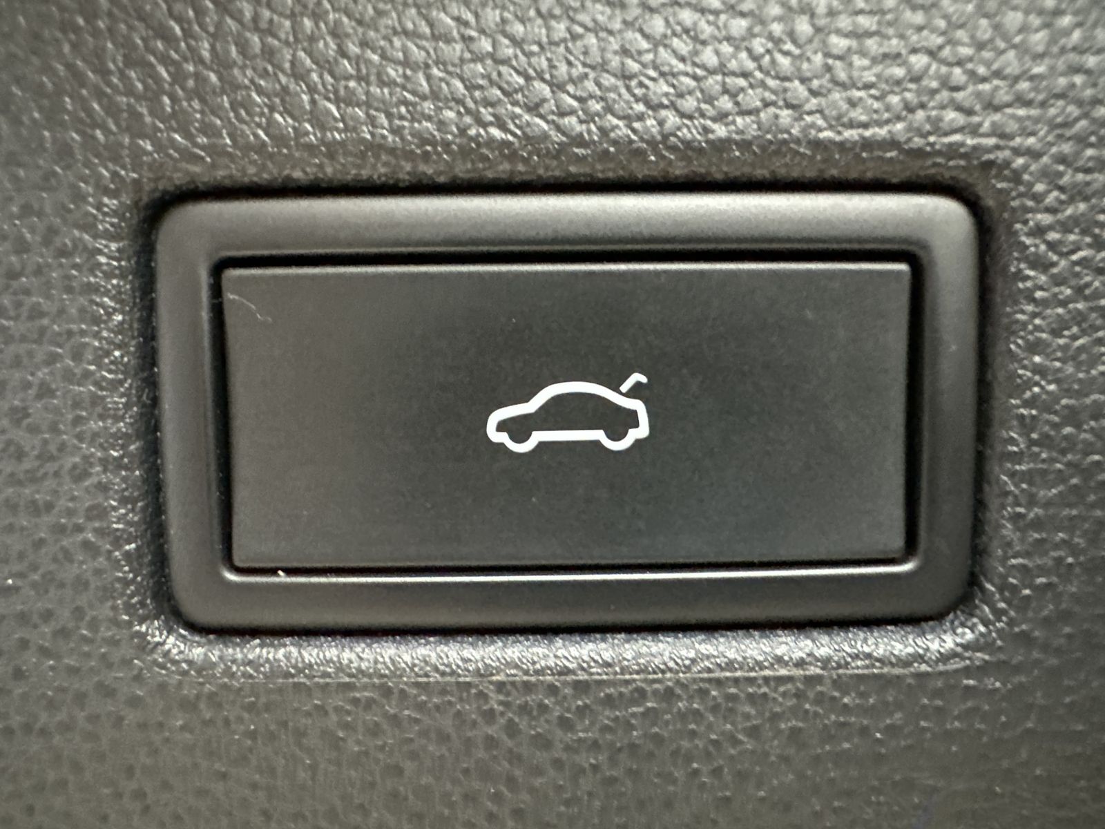 Fahrzeugabbildung Volkswagen Tiguan 1.4 eHybrid DSG Life NAV+LED+AHK+ACC+PANO