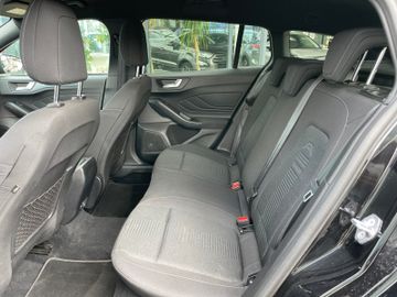 Fahrzeugabbildung Ford Focus Active LED, Spurhalteass., Navi