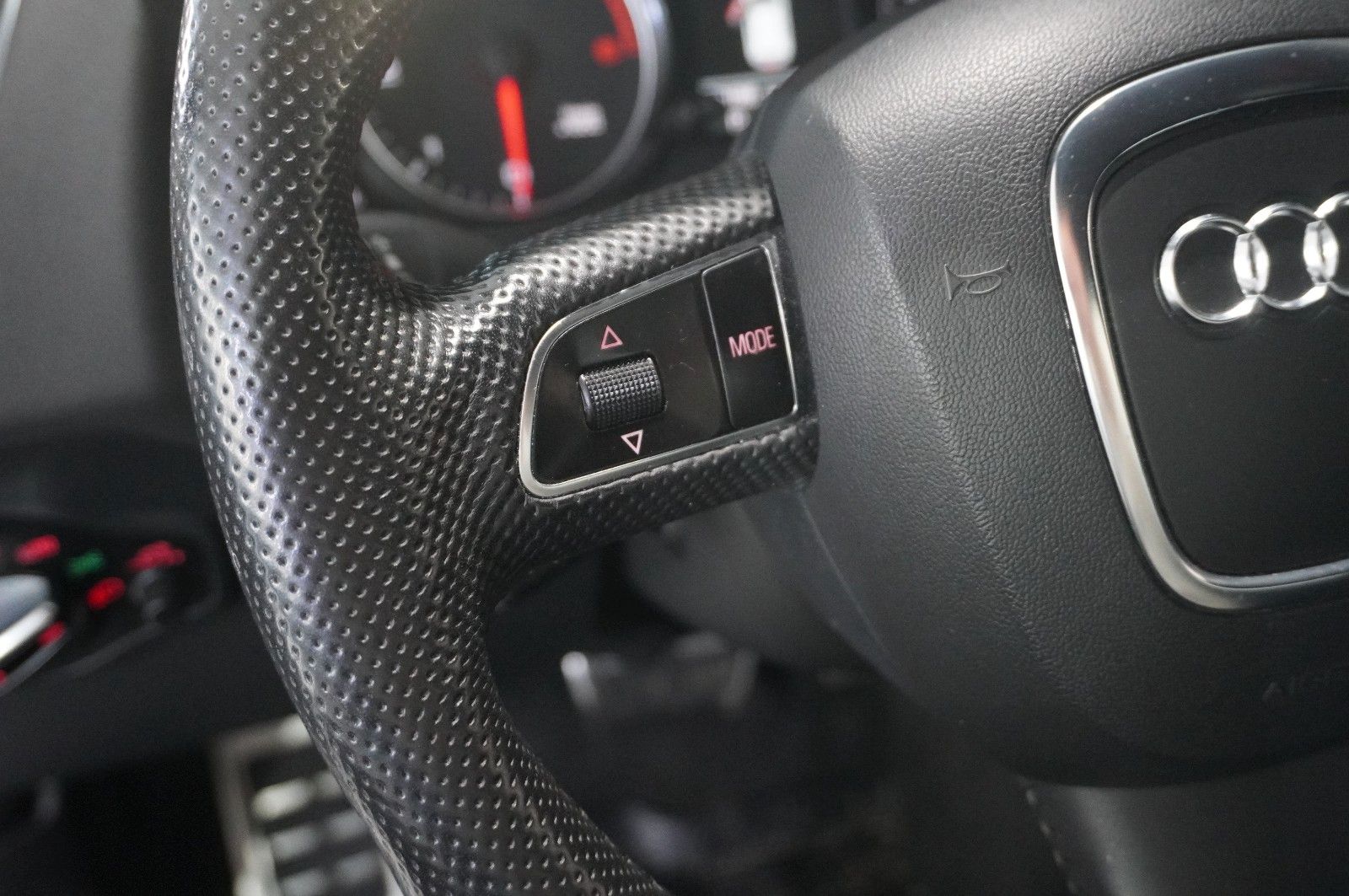 Fahrzeugabbildung Audi Q5 3.0 TDI V6 S-LINE QUATTRO NAVI/BI-XENON/SPORT
