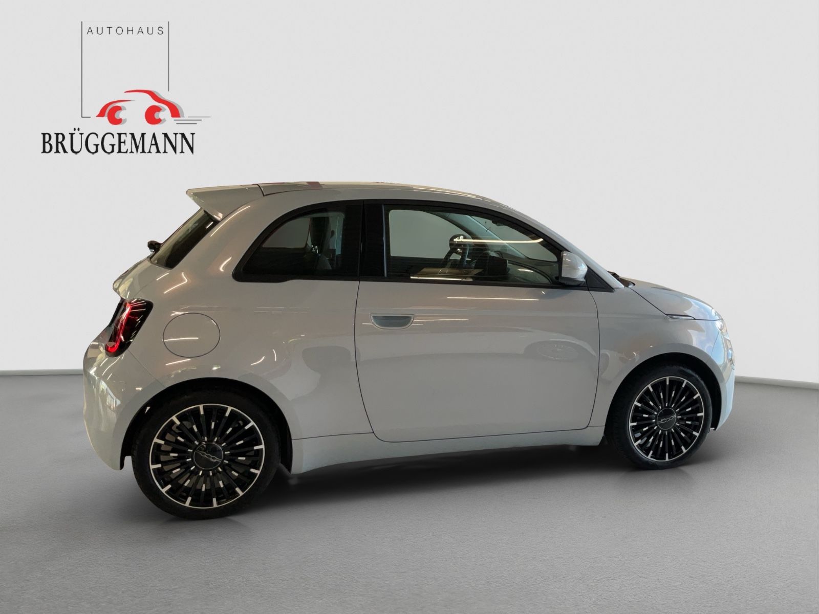 Fahrzeugabbildung Fiat 500e Icon Komfort-, Winter-, Parkpaket