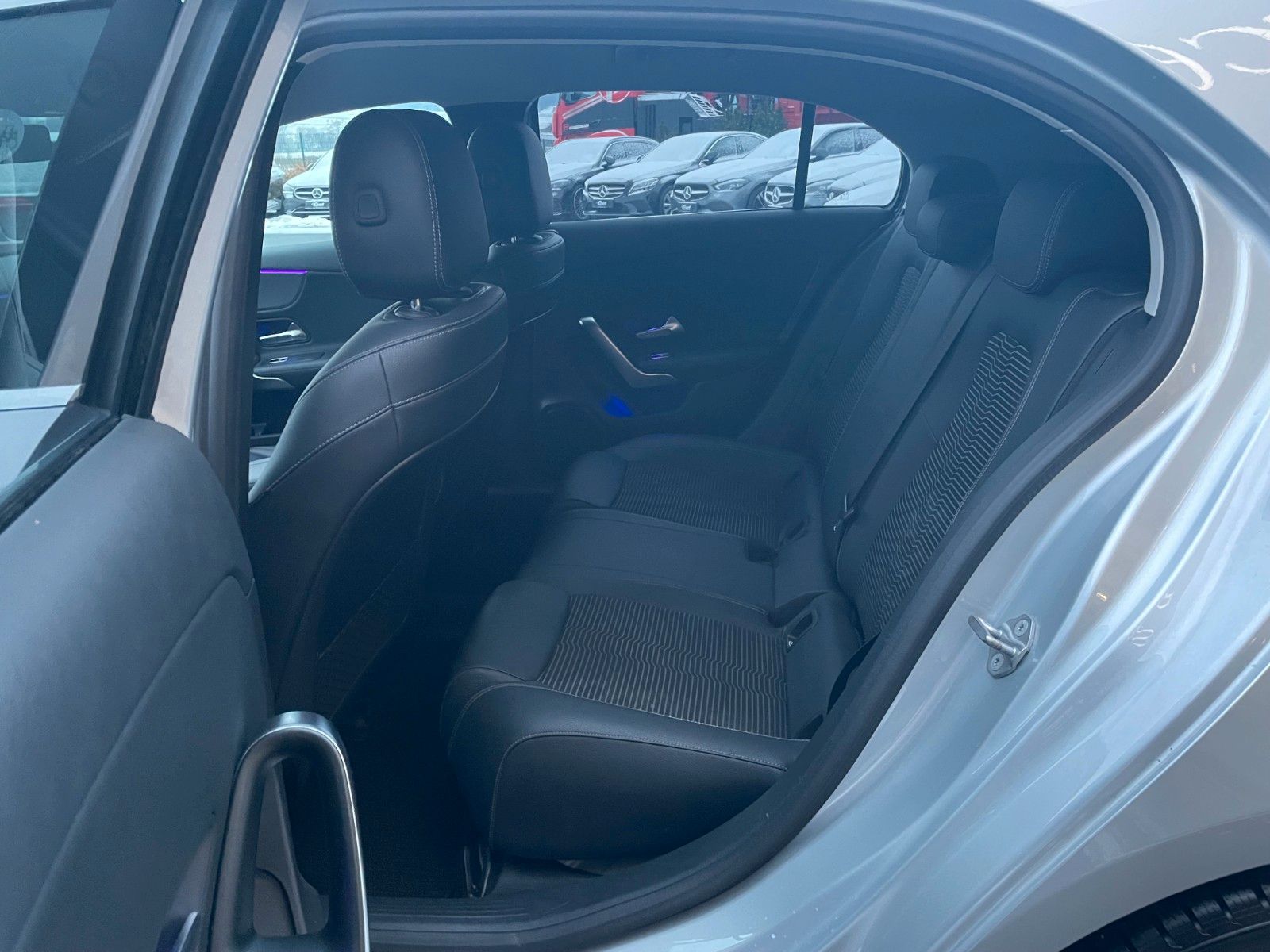 Fahrzeugabbildung Mercedes-Benz A 180 Progressive+LED+Ambiente+RFK+TotW