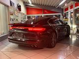Porsche Panamera Turbo*Chrono* - Porsche Panamera Turbo mit Benzin-Antrieb