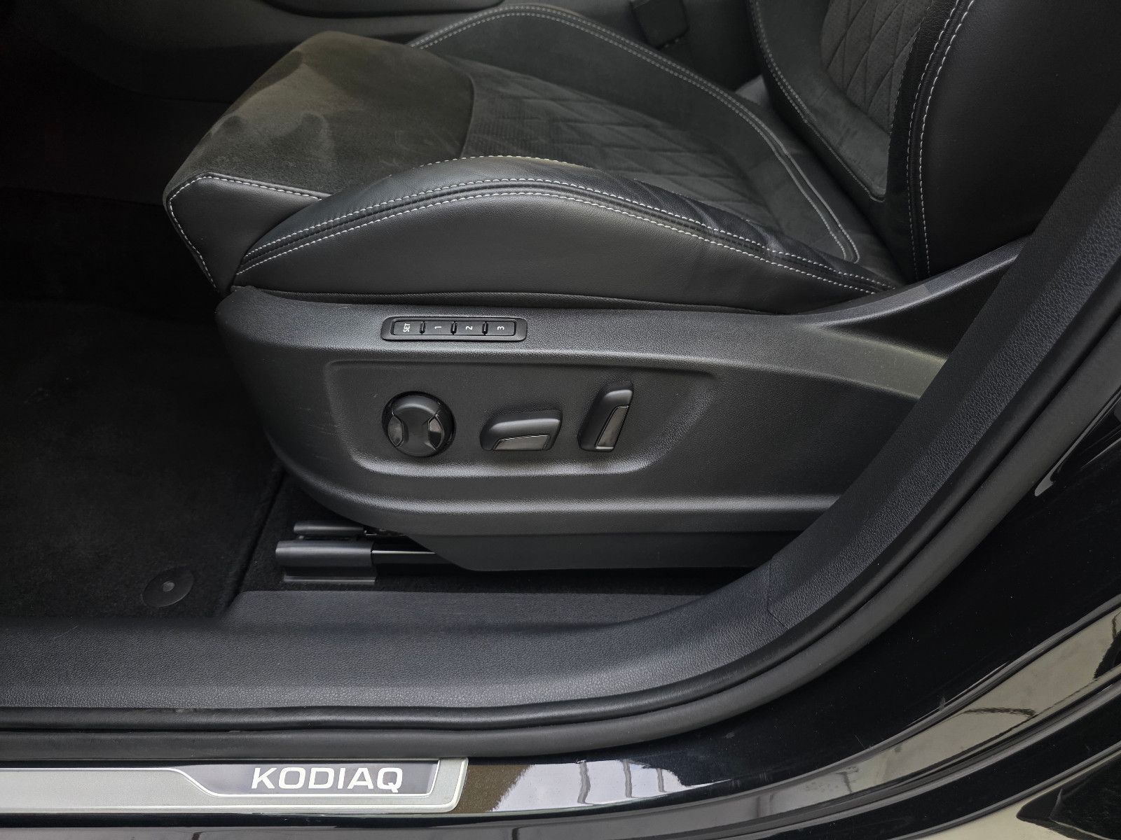 Skoda Kodiaq Sportline 4x4 7-Sitzer Businesspaket Navi foto 13
