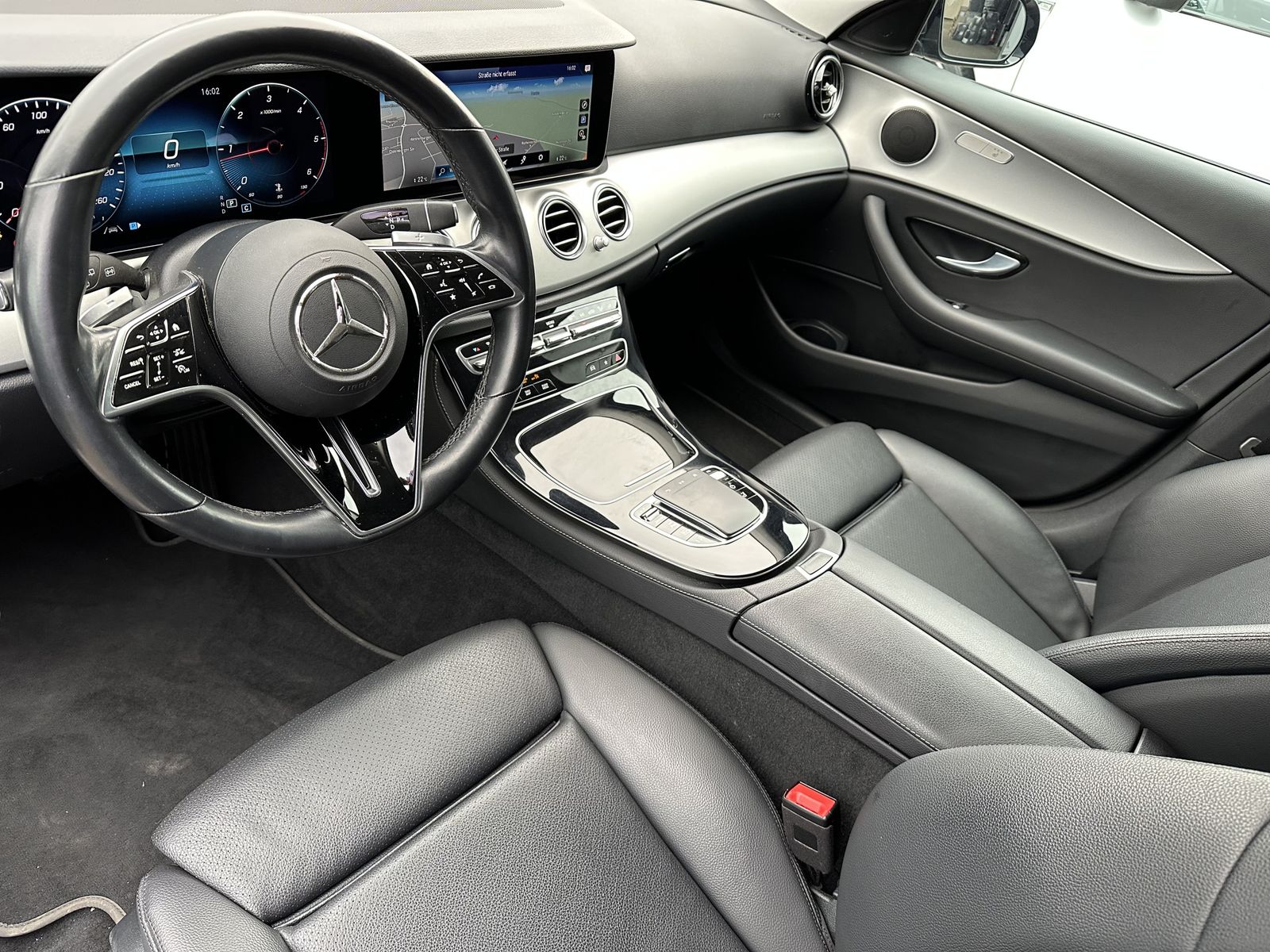 Fahrzeugabbildung Mercedes-Benz E 220d T Avantgarde NAV+LED+HUD+WIDE+KAMERA+18ZO