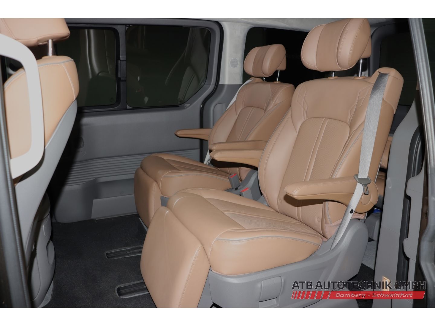 Fahrzeugabbildung Hyundai STARIA Signature 7-Sitzer 2.2 CRDi 7-Sitzer AHK