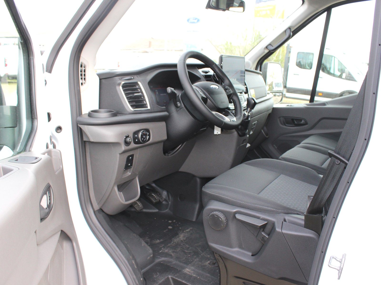 Fahrzeugabbildung Ford Transit 350 L3 Trend Rollstuhlumbau