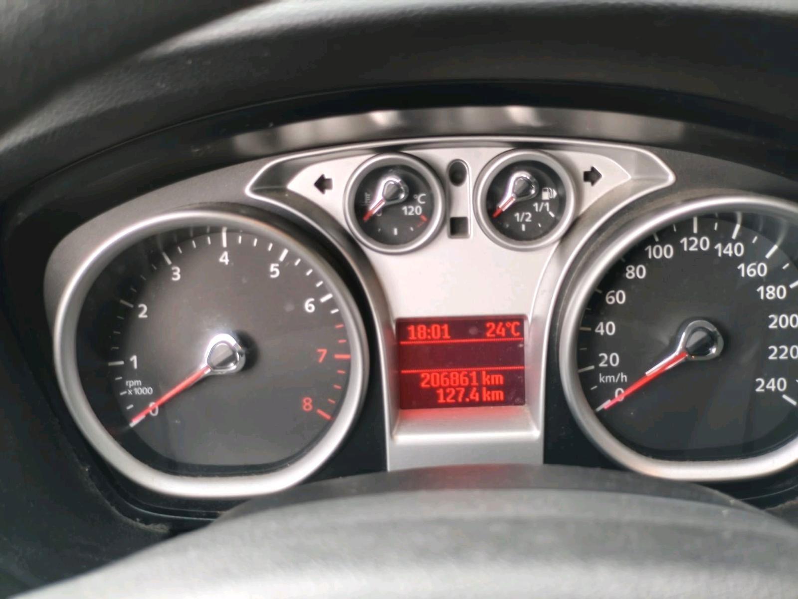 Ford Focus 2010 — photo 9