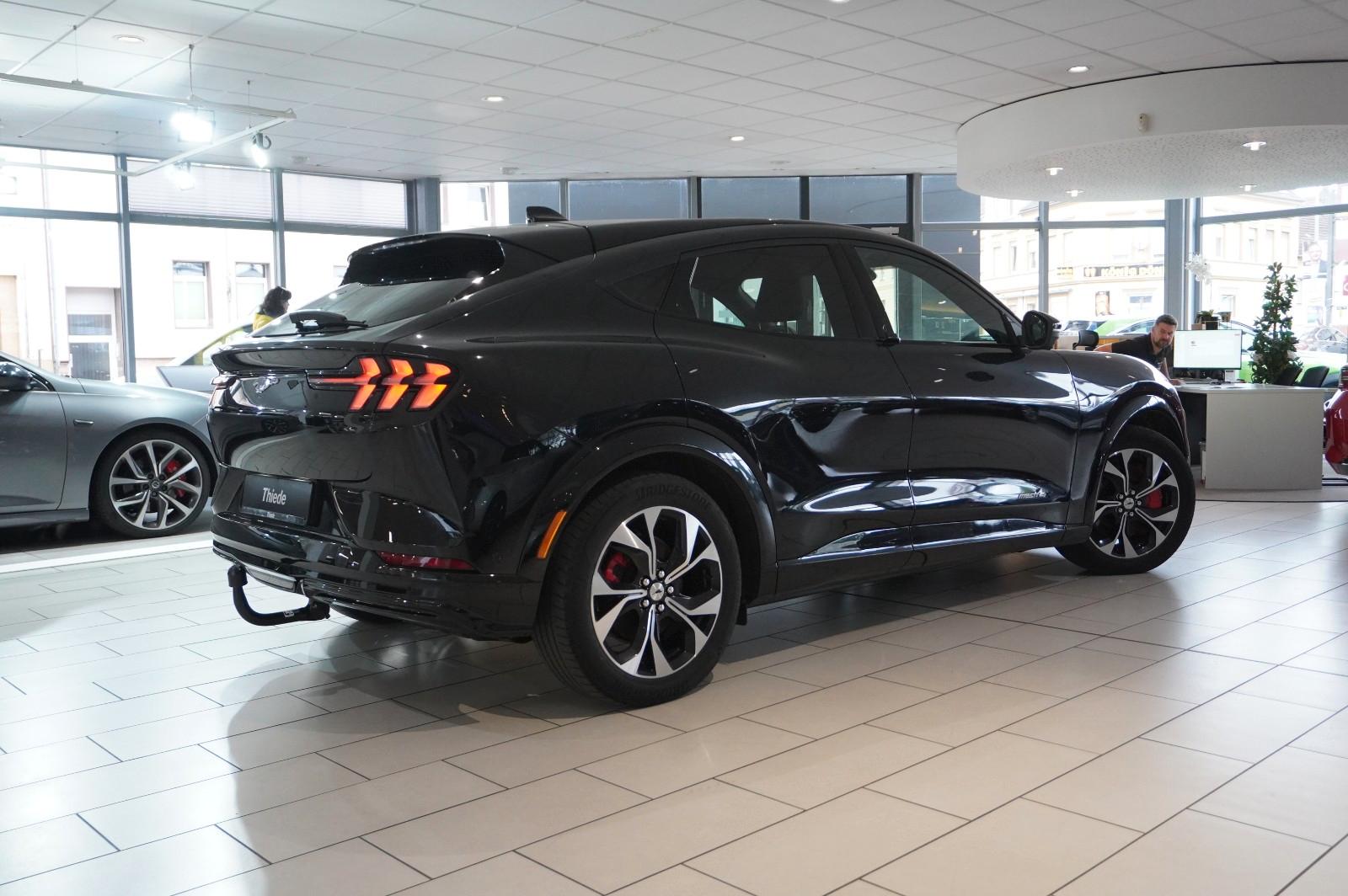 Ford Mustang Mach-E PREMIUM AWD 99KWH NAVI/360°/AHK
