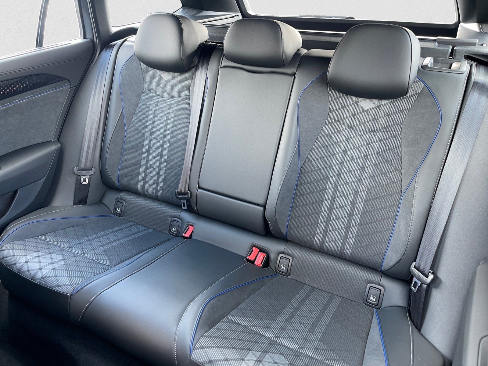 Volkswagen Passat Variant - Bild 10