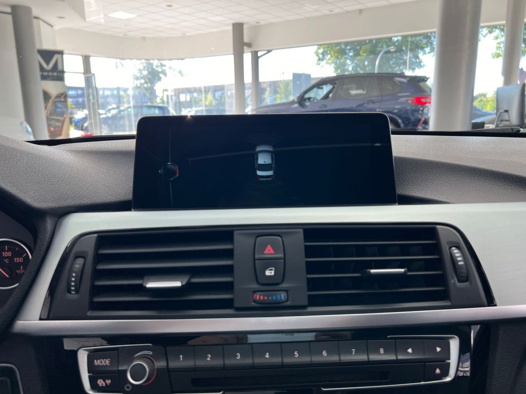 BMW 320 d Sport-Line Schiebedach*HUD*LED*NAVI*PDC*