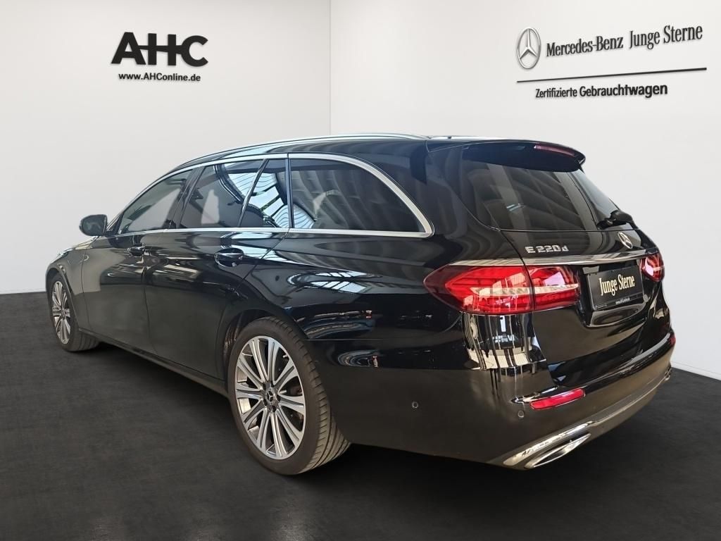 Fahrzeugabbildung Mercedes-Benz E 220 d T Avantg. Pano Standhzg. 360° Burmester