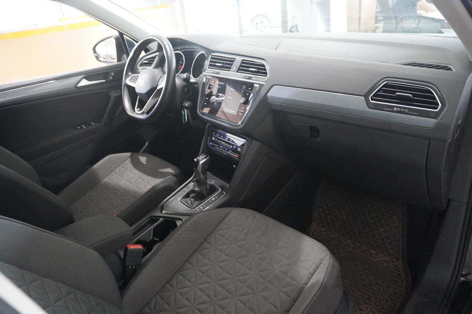Fahrzeugabbildung Volkswagen Tiguan 1.5 TSI LIFE DSG NAVI/LED/ACC/SHZ/PDC/DAB