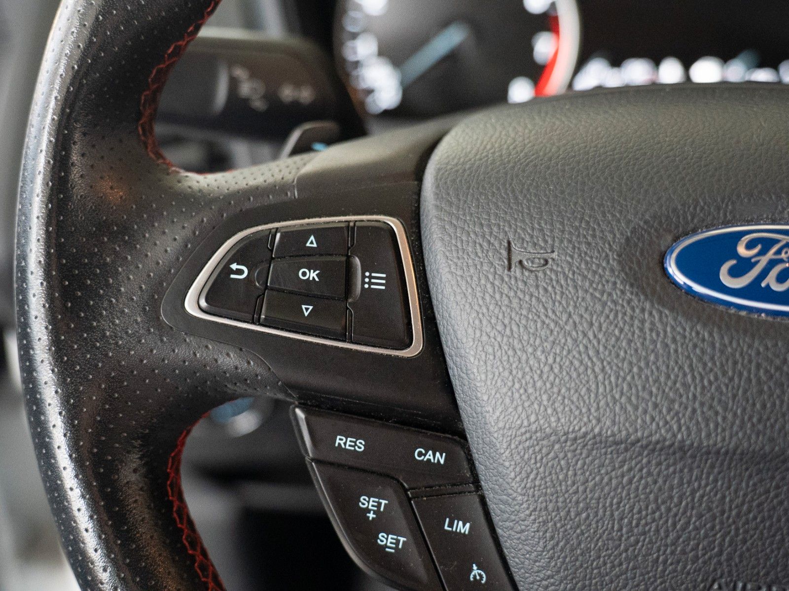 Fahrzeugabbildung Ford EcoSport ST-Line AUTOM./PANO/WINTER-P./B&O